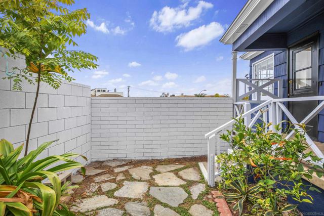 1205 Park Row, La Jolla CA: https://media.crmls.org/mediaz/f3e91b63-6e94-49ca-9565-fd2569c8a6c5.jpg
