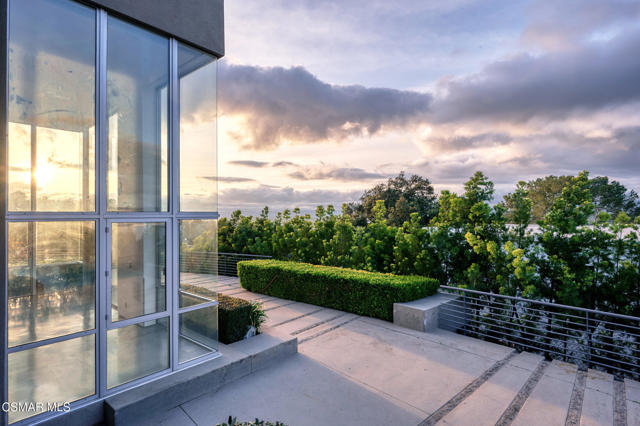 3681 Alomar Drive, Sherman Oaks CA: https://media.crmls.org/mediaz/f3e9343a-91a6-474c-bbbf-d681572fcea5.jpg