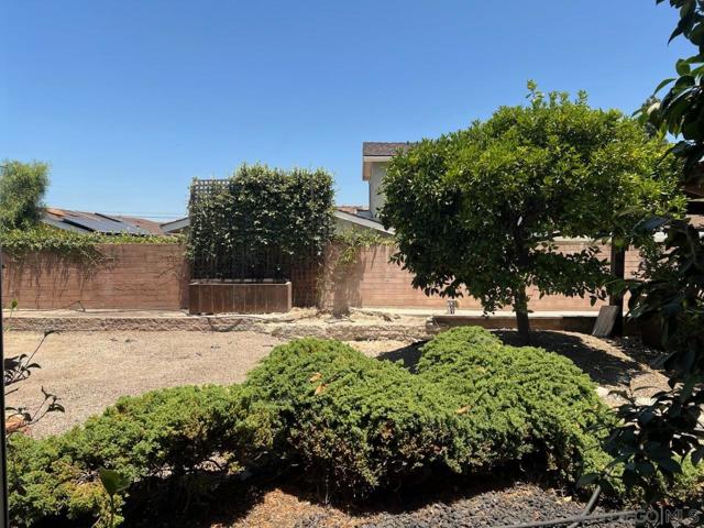 5852 Lomond Drive, San Diego CA: https://media.crmls.org/mediaz/f3e9858d-7c10-4fd9-9aa2-e974233410d9.jpg