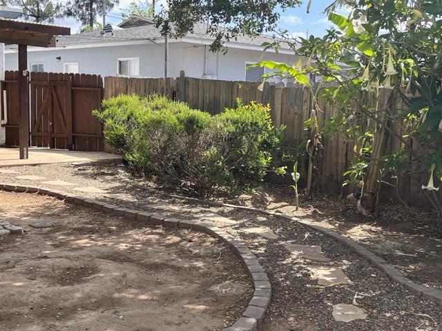 228 E 15th, Escondido CA: https://media.crmls.org/mediaz/f3e9884a-8092-4127-a56c-db27a070487e.jpg