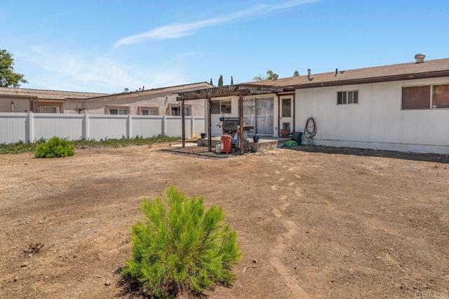 13442 Mountainside Drive, Poway CA: https://media.crmls.org/mediaz/f3e9b0bb-d8c2-4255-9f2e-80e25368f953.jpg