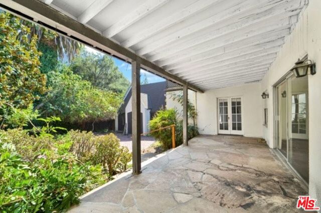 11378 Ovada Place, Los Angeles CA: https://media.crmls.org/mediaz/f3ea048e-41fd-4f2a-b700-41f9ff0db265.jpg