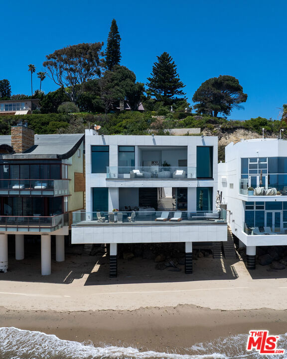 26814 Malibu Cove Colony Drive, Malibu CA: https://media.crmls.org/mediaz/f3ea1fe7-bcb3-47ba-a505-91f4308a1aaf.jpg