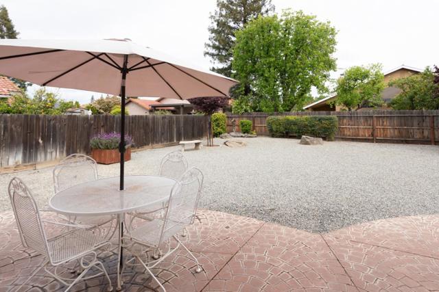 847 Amber Avenue, Clovis CA: https://media.crmls.org/mediaz/f3ea251b-2c1d-4351-abee-31a669d6545c.jpg