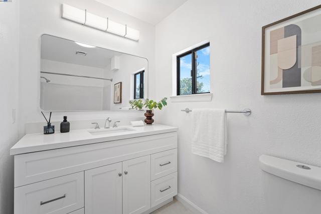 824 14th Ave, Menlo Park CA: https://media.crmls.org/mediaz/f3ea2d82-cd1b-4de1-989e-56e2920d4d77.jpg