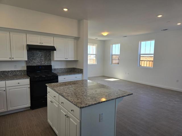 3081 Abrams Drive, Marina CA: https://media.crmls.org/mediaz/f3ea6f91-f798-4356-92b1-09d474752ed6.jpg