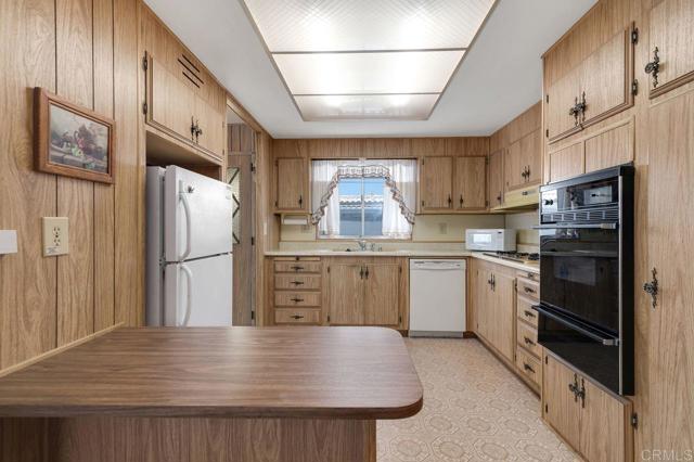 Detail Gallery Image 7 of 48 For 1506 Oak Dr #4,  Vista,  CA 92084 - 2 Beds | 2 Baths