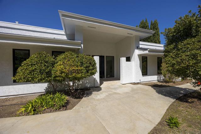 1561 La Plaza, San Marcos CA: https://media.crmls.org/mediaz/f3eaa774-de64-4266-b351-84ef9f3e4538.jpg