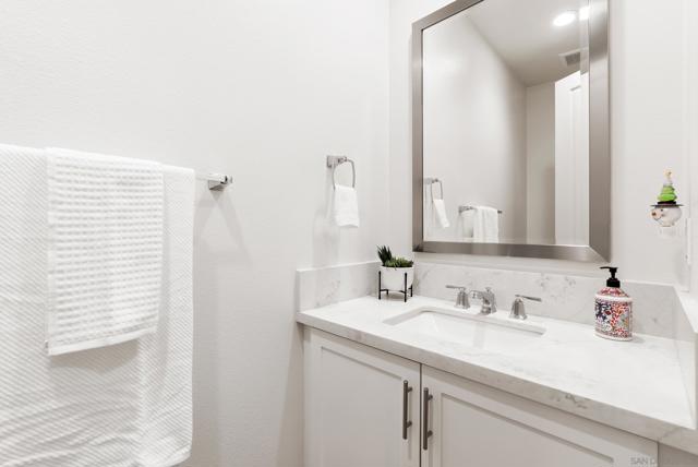 1409 Apex Place, Escondido CA: https://media.crmls.org/mediaz/f3eace71-013d-4852-b21c-6239f03edacc.jpg