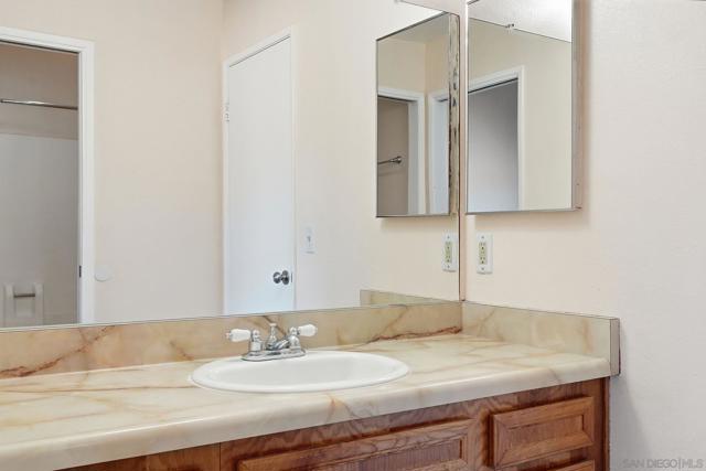 1585 Stone Edge Cir, El Cajon CA: https://media.crmls.org/mediaz/f3eaeac2-5a3e-4cb0-a799-fc3c6c4960a0.jpg