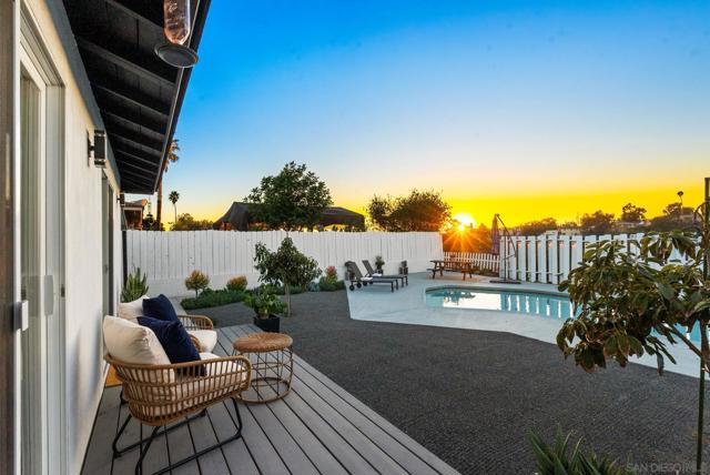 2702 Ridge View Dr, San Diego CA: https://media.crmls.org/mediaz/f3eb0f42-aebb-4c91-9c30-7d74d117e378.jpg