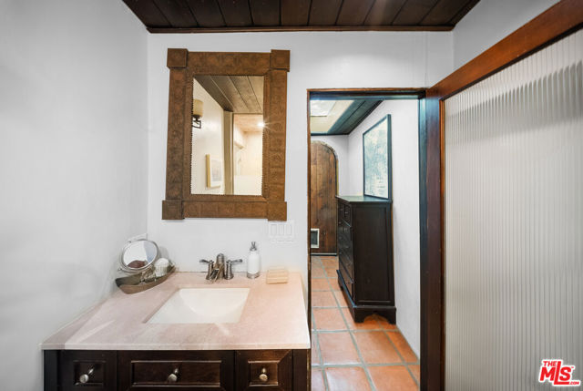 6615 Emmet Terrace, Los Angeles CA: https://media.crmls.org/mediaz/f3eb42a8-63a7-4ad8-b177-96bfa79d7509.jpg