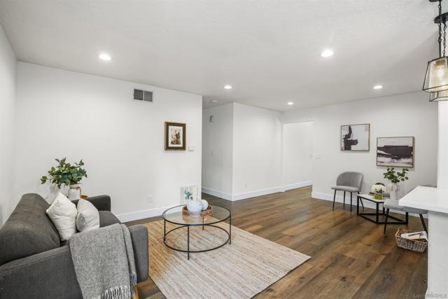 4086 Lonnie St, Oceanside CA: https://media.crmls.org/mediaz/f3eb54bc-4006-4e8c-8d9f-72a03477e579.jpg