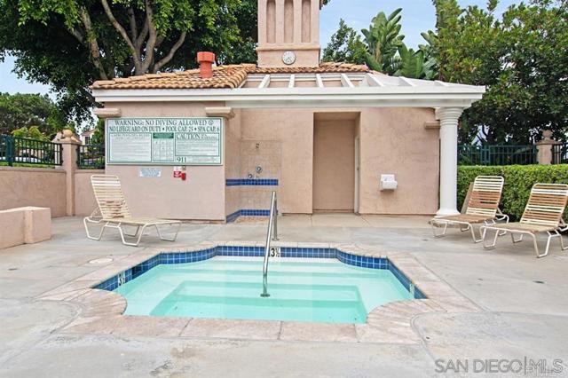 Detail Gallery Image 3 of 17 For 7215 Calabria Ct, San Diego,  CA 92122 - 2 Beds | 2 Baths