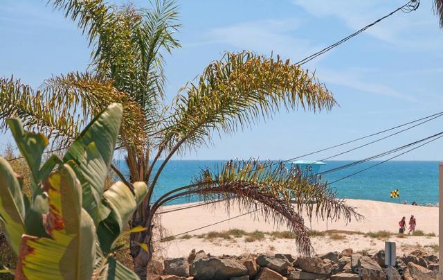 1150 Pine St, Coronado CA: https://media.crmls.org/mediaz/f3ec2b84-2a17-4eb9-9e2c-3d436537b09a.jpg