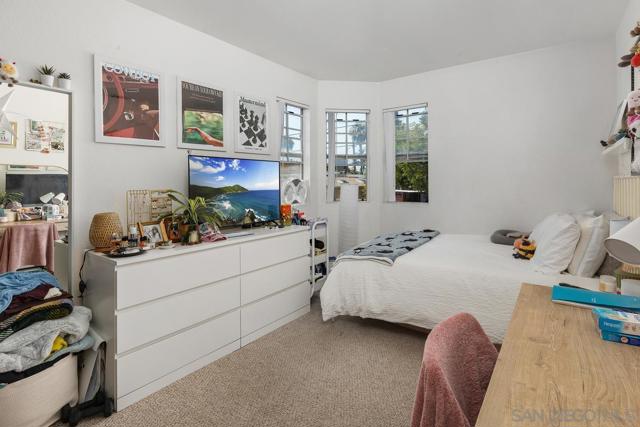 972 8 Sapphire St, San Diego CA: https://media.crmls.org/mediaz/f3ec5745-d37c-4767-b099-13daf0120f44.jpg