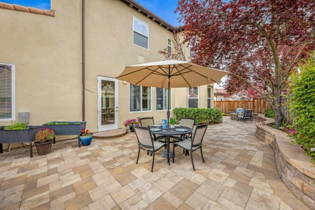 2555 Muirfield Way, Gilroy CA: https://media.crmls.org/mediaz/f3ec89c8-1692-4d10-9537-87f98180ae60.jpg