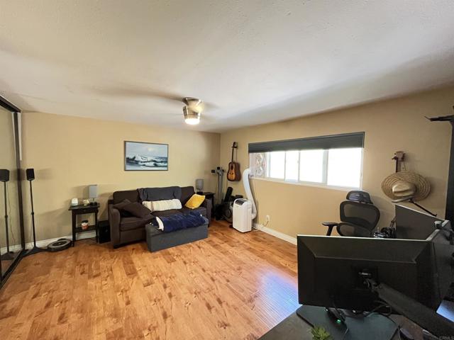 Image 20 of 36 For 2582 Del Mar Heights Road 17