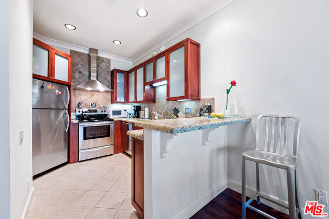 8960 CYNTHIA Street, 210 photo 7