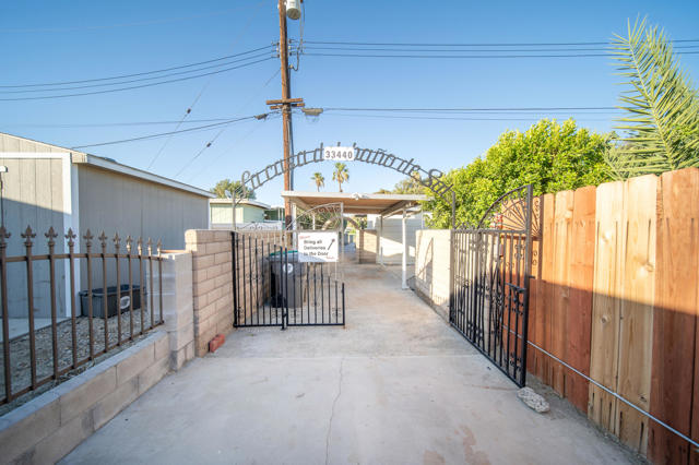 33440 Carlsbad Circle, Thousand Palms CA: https://media.crmls.org/mediaz/f3ecba83-128b-4722-9575-2e6b7f1ce2c9.jpg