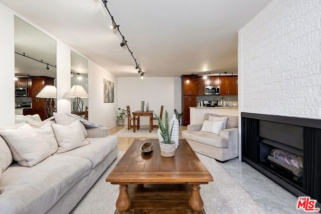 421 S La Fayette Park Place, Los Angeles CA: https://media.crmls.org/mediaz/f3ecd213-ed12-414e-9884-9663c0bbed59.jpg