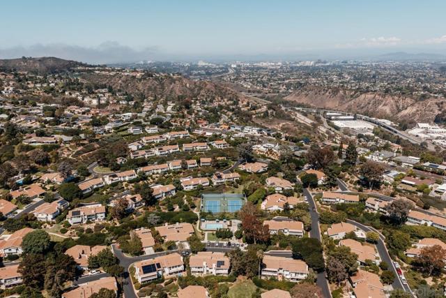 2163 Caminito Circulo Norte, La Jolla CA: https://media.crmls.org/mediaz/f3ed3109-8eae-4b74-9a22-f22776676ee2.jpg