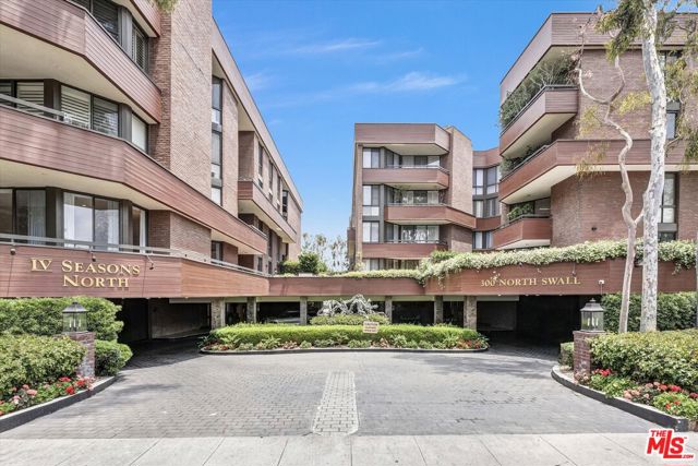 300 N Swall Drive, Beverly Hills CA: https://media.crmls.org/mediaz/f3ed4ac0-293b-4845-b00f-6a99a211de62.jpg