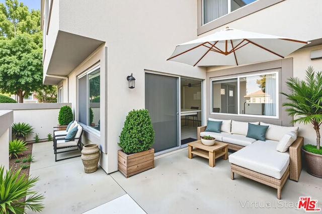 18524 Mayall Street, Northridge CA: https://media.crmls.org/mediaz/f3ed4b6b-6a41-45e6-9850-4b4760732fb8.jpg