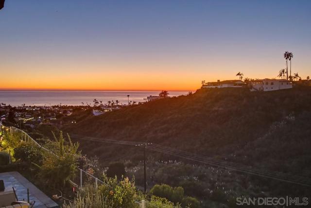 5448 Caminito Bayo, La Jolla CA: https://media.crmls.org/mediaz/f3ed6eef-e713-4044-979f-055421980eab.jpg