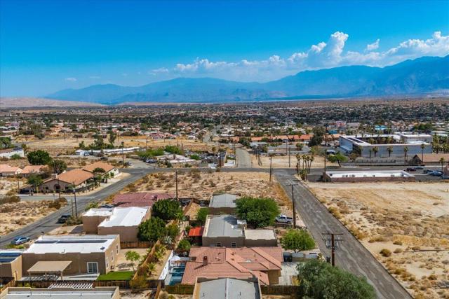 10748 Ocotillo Road, Desert Hot Springs CA: https://media.crmls.org/mediaz/f3eda829-9903-416c-8dbe-466282f4885b.jpg