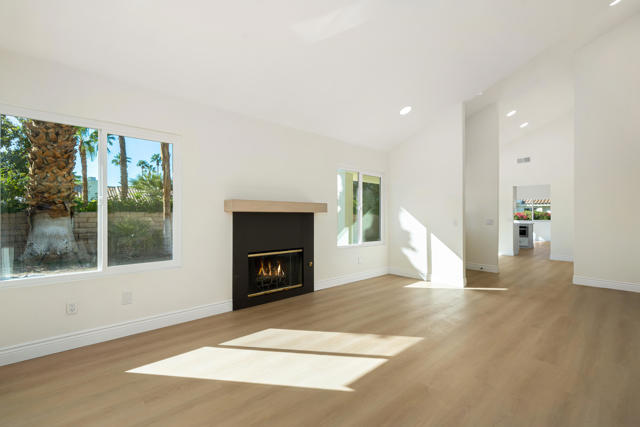 77787 Saint Croix Drive, Palm Desert CA: https://media.crmls.org/mediaz/f3edb691-1c95-4b5f-bc81-38697cfe171e.jpg