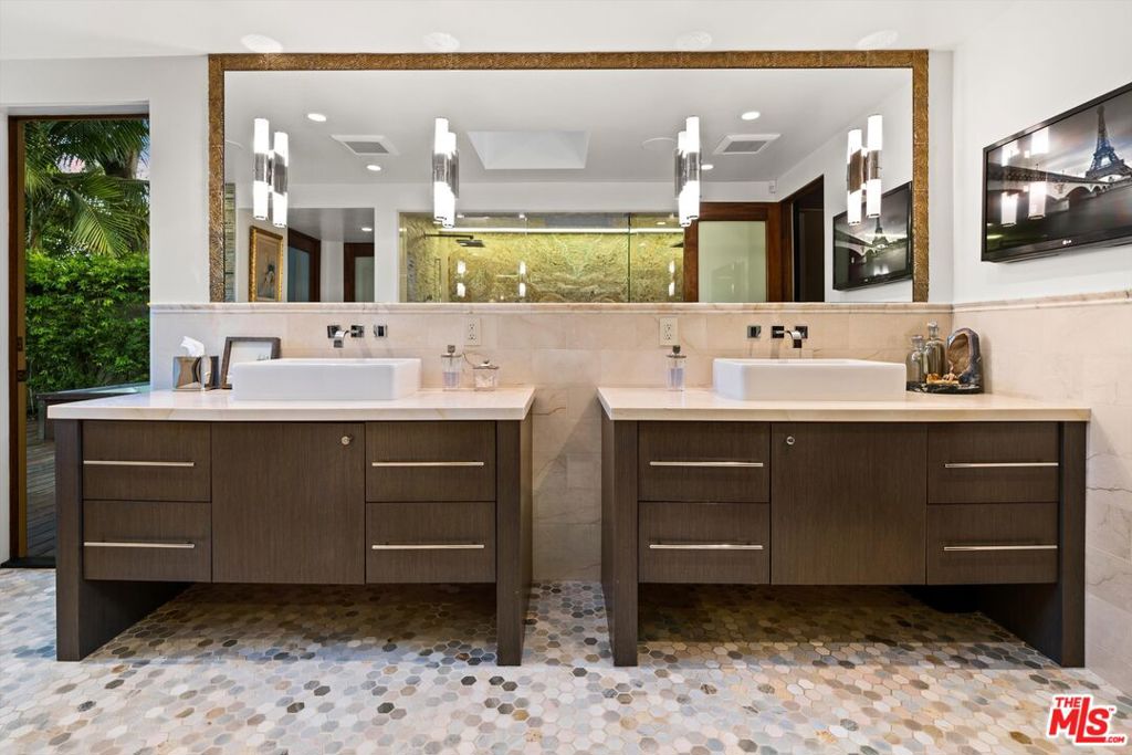 MLS #25557351 img 17