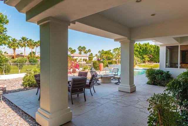 35010 Vista Del Ladero, Rancho Mirage CA: https://media.crmls.org/mediaz/f3ee11c6-249f-4769-82b5-d208b2f6615a.jpg