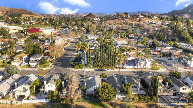 5757 Lake Lindero Drive, Agoura Hills CA: https://media.crmls.org/mediaz/f3ee667d-2c5f-4eaa-85cd-a949a2a92ccf.jpg