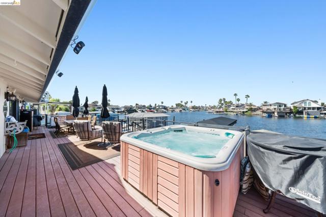 Image 22 of 39 For 5621 Starboard Dr