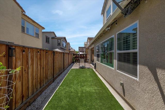 738 Sullivan Way, Gilroy CA: https://media.crmls.org/mediaz/f3ee8244-3b12-4bf9-a049-2633e2fbf88c.jpg