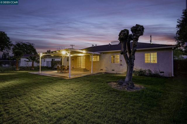 1551 Orange Street, Concord CA: https://media.crmls.org/mediaz/f3ef66a4-df22-4943-9cad-4273e184f7f5.jpg