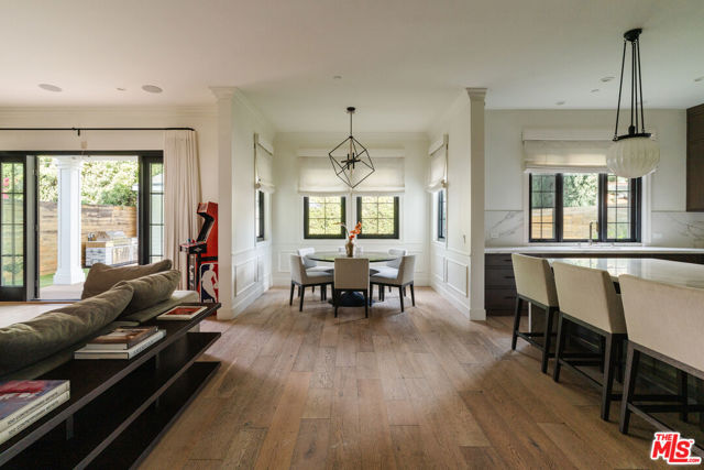 4656 Saloma Avenue, Sherman Oaks CA: https://media.crmls.org/mediaz/f3ef8e2e-1c2b-4408-abda-5222e6f3b377.jpg