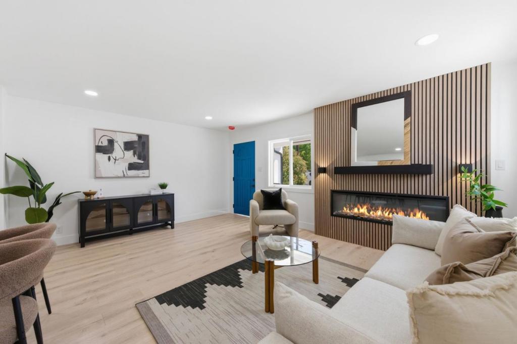 112 Price Lane