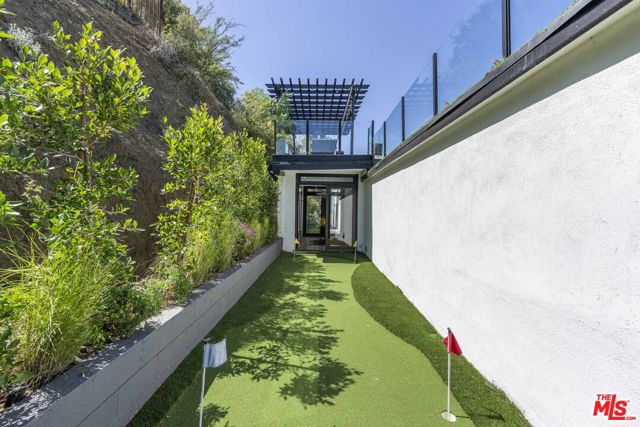 7308 Pacific View Drive, Los Angeles CA: https://media.crmls.org/mediaz/f3efe3b3-c300-492a-8f54-79831bf998f8.jpg