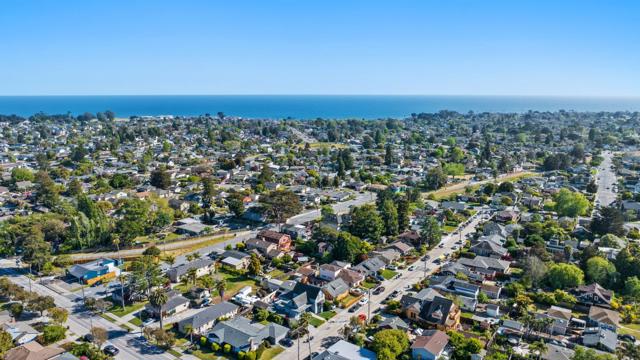 148 Mason Street, Santa Cruz CA: https://media.crmls.org/mediaz/f3f0377c-341e-46fb-aa62-5042ffb6c543.jpg