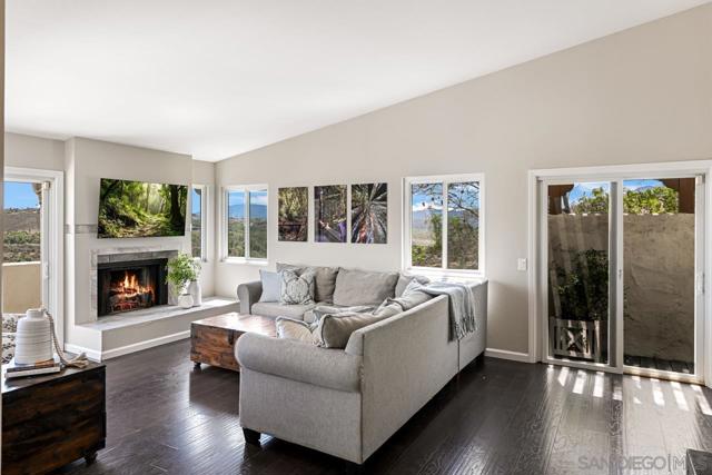701 Fino Glen, Escondido CA: https://media.crmls.org/mediaz/f3f05e17-d7ea-4b99-ba17-318ee339dea7.jpg