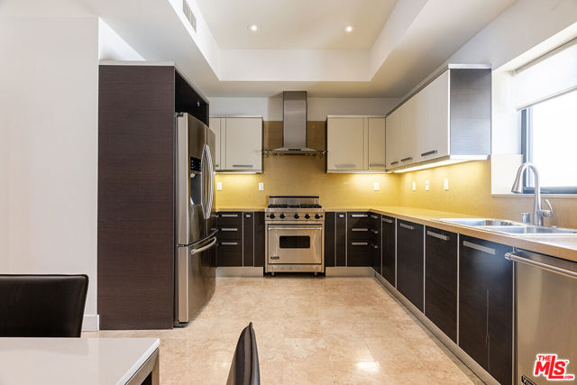 8788 Shoreham Drive, West Hollywood CA: https://media.crmls.org/mediaz/f3f0624b-193c-44f5-b0ce-bf2878076357.jpg