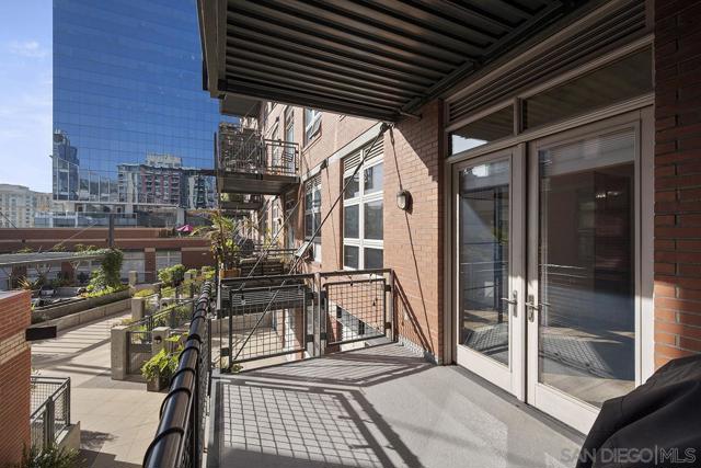 877 Island Avenue, San Diego CA: https://media.crmls.org/mediaz/f3f07788-0fbe-4102-8754-57f002b7a8f3.jpg