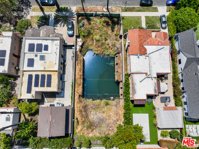 340 N Edinburgh Avenue, Los Angeles CA: https://media.crmls.org/mediaz/f3f078fe-b778-421c-99a6-c6a78fd37561.jpg