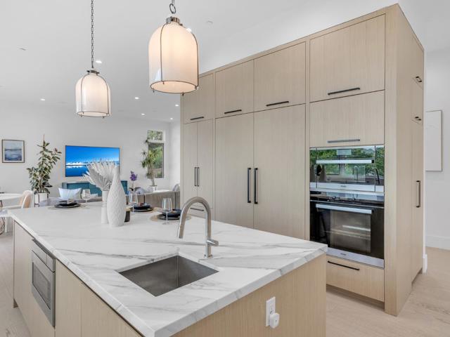 60 Glengarry Way, Hillsborough CA: https://media.crmls.org/mediaz/f3f08f35-c6c4-4b79-86f1-4e028905bece.jpg