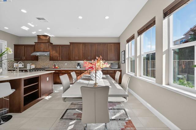 7058 Atlas Peak Dr, Dublin CA: https://media.crmls.org/mediaz/f3f097d3-898b-4613-8fc0-e39e39012780.jpg