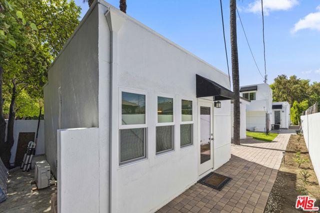 8944 Enfield Avenue, Sherwood Forest CA: https://media.crmls.org/mediaz/f3f0dea2-11dd-4242-b727-c1c39388380c.jpg