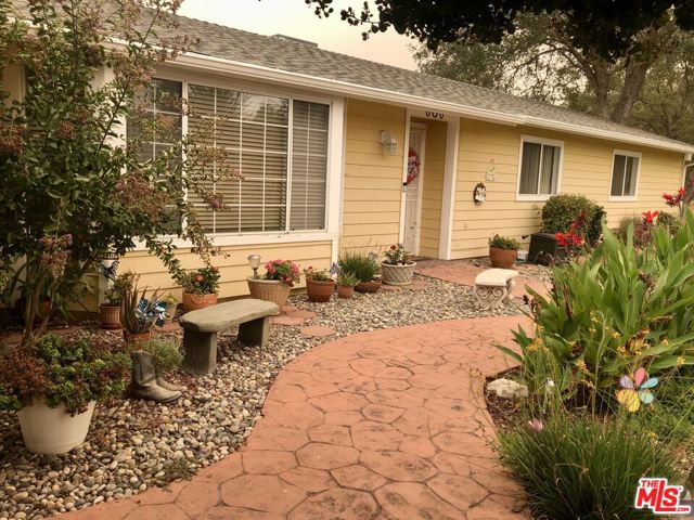 31229 Rolling Meadow Court, Coarsegold CA: https://media.crmls.org/mediaz/f3f1f01d-feba-46cc-9207-4fa93be7638e.jpg