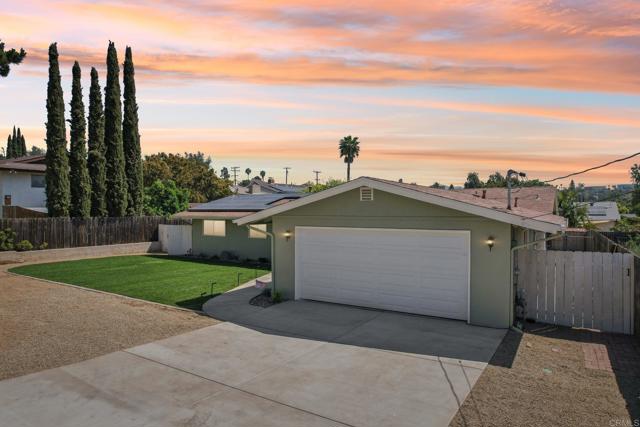 Detail Gallery Image 1 of 1 For 847 via Alegre, Fallbrook,  CA 92028 - 3 Beds | 2 Baths